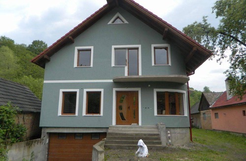 Sita Buzaului House | Private House set on the outskirts of Intosura Buzaului