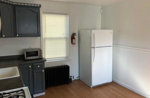 Perth Amboy House | Private house with 3 bedrooms and 1 bathroom, free parking, convenient to NYC Manhattan bus and train