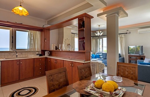 Alonia House | Private house withing few steps from the beach!