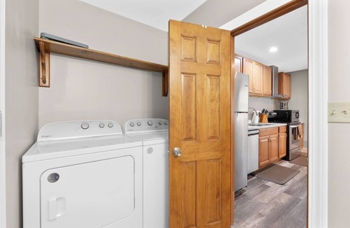 Westerville House | Private I Pool Table I Bar I Studio I House I Roku