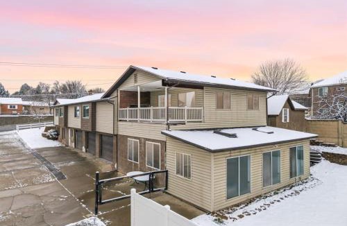 Lakeview House | Private Indoor Pool and HT - Sleeps 16 - Game Room