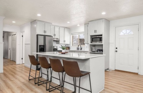 Lakeview House | Private Indoor Pool/HT | Sleeps 16 | Game Room