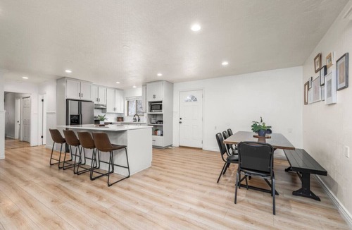 Lakeview House | Private Indoor Pool/HT | Sleeps 16 | Game Room