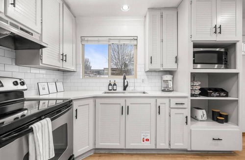 Lakeview House | Private Indoor Pool/HT | Sleeps 16 | Game Room