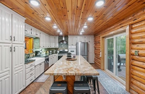 Rigby Cabin | Private Island, FirePit, HotTub, Arcade, AC, Dogs!
