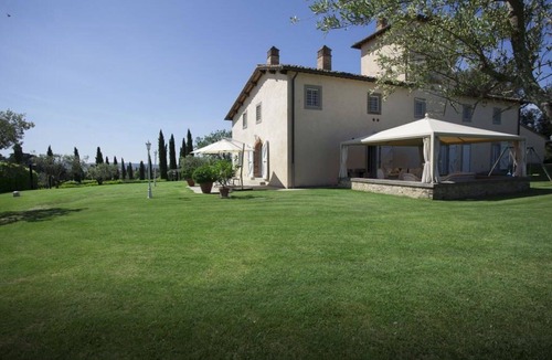 Tavarnelle Val di Pesa Villa | Private Villa with private pool, A/C, WIFI, sauna, hot tub, TV, patio, close to Greve In Chianti