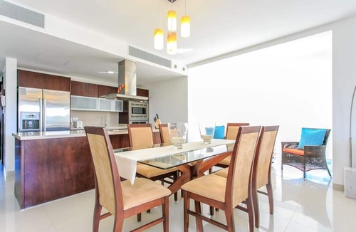 Puerto Juarez Condo | Private Jacuzzi | Infinity Pool | Beach | Terrace
