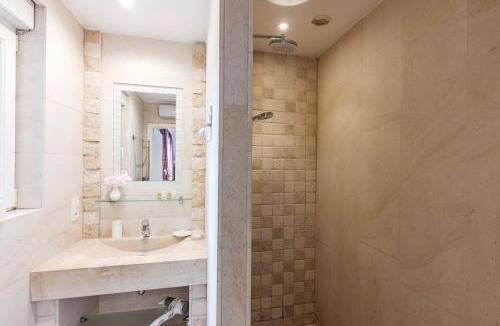 Hipsheim Villa | Private Jacuzzi, 3 suites, enclosed garden & parking