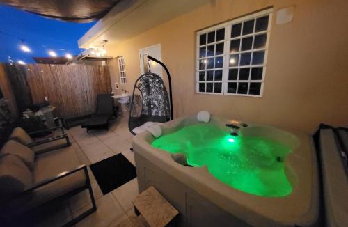 Bucana Apartment | Private Jacuzzi Oasis with Mountain Views and FREE Parking