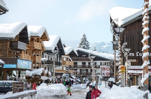 Les Gets Ski Chalet | Private Jacuzzi with views to the Exotic French Alps