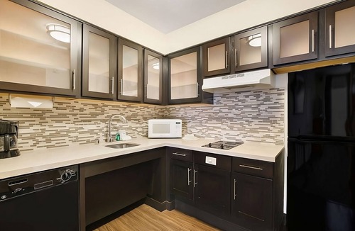 Carmel Mountain Ranch Hotel | Private Kitchen, Pool, Free Breakfast: Ideal San Diego Stay Near Attractions!