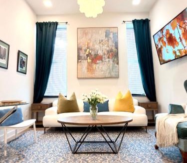 Downtown Apartment | Private Kitchen, Walk to everything, PPAC & Convention Center