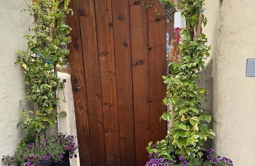 Westside Apartment | private, Kitchenette, AC