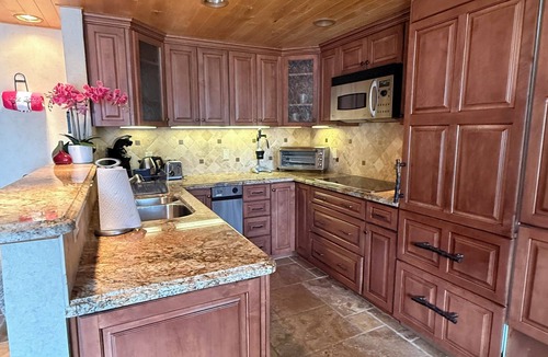 Lincoln Park Cottage | Private Lake Access 1-bedroom cottage in charming Glenbrook perfect for getaway