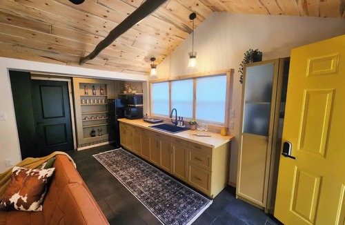 Harrison Cabin | Private lake access-Kayaks-Fishing-Swimming-Board Games-Darts-Corn hole-Wifi-AC
