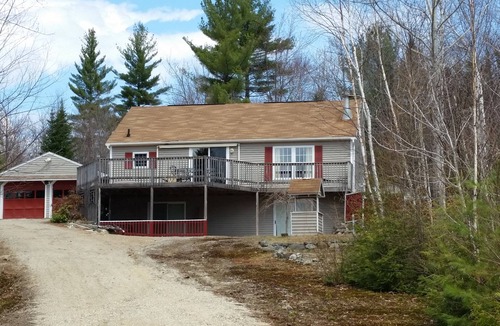 Hanover House | Private lake access on Howard Pond