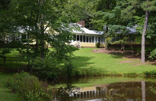 Vincent Apartment | Private lake side house in the Woods.