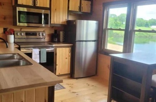Norwalk Cabin | Private Lakefront Cabin with Hot Tub, Beach and Room for 10