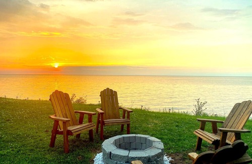 Youngstown Cabin | Private Lakefront Cottage Retreat near Niagara