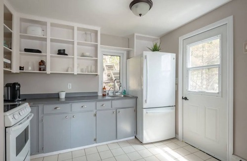 Prospect Bay House | Private Lakefront Escape | Swim, Sip Wine & Stargaze | 25 Mins to Halifax