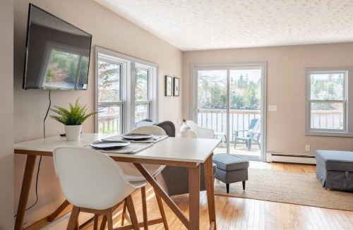 Prospect Bay House | Private Lakefront Escape Swim Sip Wine Stargaze 25 Mins to Halifax