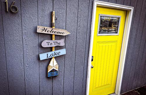 Sunrise Beach House | Private Lakefront Home w/Dock/Kayaks/4BD/2BA-12PP