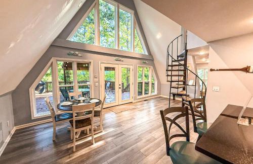 Sunrise Beach House | Private Lakefront Home w/Dock/Kayaks/4BD/2BA-12PP