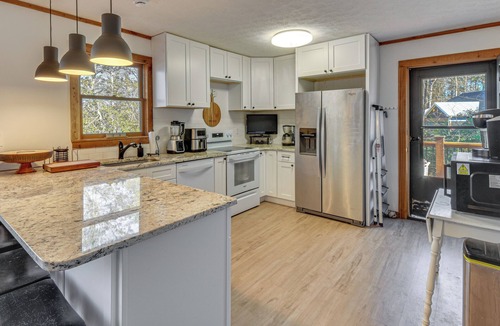 Reed Creek House | Private Lakefront Home w/Views & Dock in Hartwell