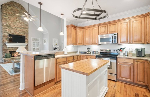 Eatonton House | PRIVATE LAKEFRONT HOME WITH HOT TUB & AMAZING VIEW OF LAKE OCONEE