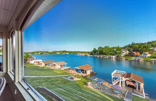 Howard House | Private Lakefront Home|Views, Dock, Hot Tub, Kayak