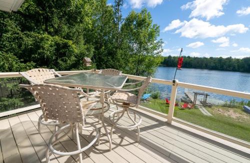 Charlevoix House | Private Lakefront House On Peaceful Private Lake