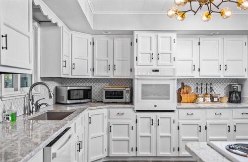 Lupton House | Private, lakefront, kayaks, 2 acres, family friendly, near trails, Dock May 2024