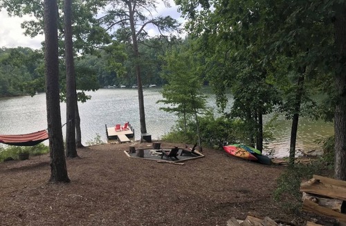 Mill Spring Cabin | Private Lakefront Sanctuary. Dock, Kayaks, Peaceful Views.