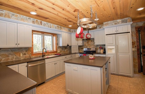 Aberdeen House | Private Lakeside Cabin - Minutes from Pinehurst Village & Golf