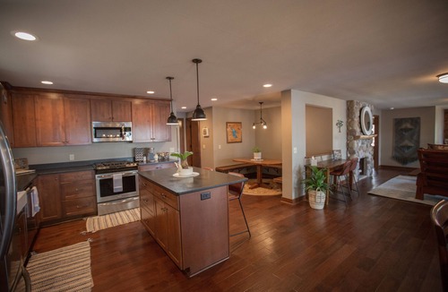 Chippewa Falls House | Private Lakeside Retreat, perfect for families!
