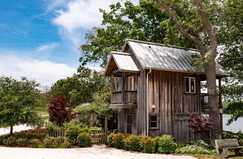 Springville Cabin | Private Lakeview Cabin + Fishing & Trails