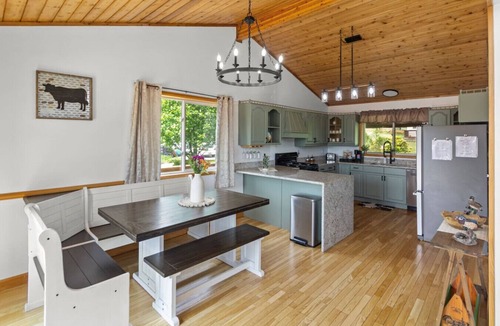 McArthur Cabin | Private Large Cabin: 12 acres, Heated Pool, Hot Tub, games, 20ppl