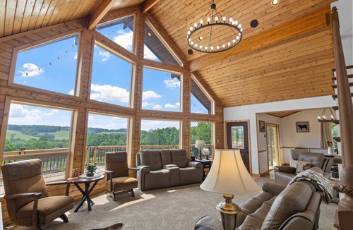 McArthur Cabin | Private Large Cabin: 12 acres, Heated Pool, Hot Tub, games, 20ppl