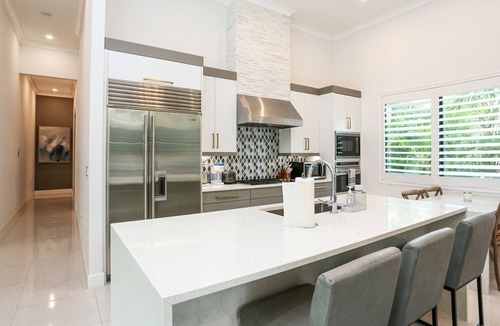 Naples Cottage | PRIVATE LAZY RIVER, 2 BEDS 2 BATHS, LOGAN WOODS, FURNISHED SEASONAL RENTAL