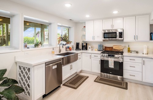 Leschi House | Private Leschi Suite with Views, Patio & Sport Court.