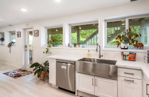 Leschi House | Private Leschi Suite with Views, Patio & Sport Court.