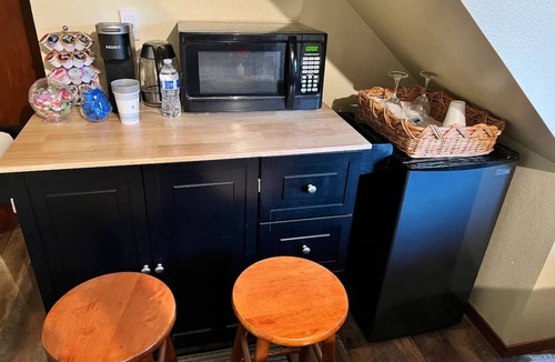 Gresham Bed & Breakfast | Private level of the house with SPA near PDX and famous waterfalls and mountain!