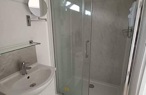 Felpham Cabin | Private Lodge close to beaches and Goodwood!