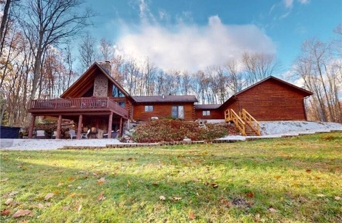 Austinburg House | Private Log Home w/5 bedrooms-Fishing, Golf, Wineries,Hot Tub, in Rock Creek