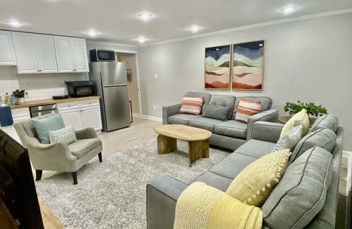 Fairfax House | Private Lower Level Apartment w/Separate Entrance I 30 Day Minimum