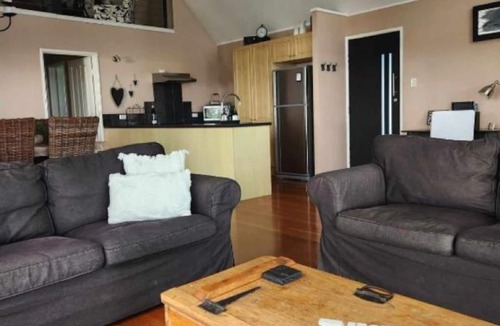 Brisbane Waterfront Cottage | Private Luxury Island Retreat with Panoramic Bay Views