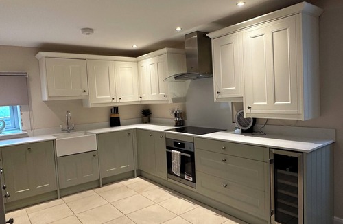 Skipton House | PRIVATE LUXURY Barn Stay with Hot Tub and OUTDOOR ENTERTAINMENT, YORKSHIRE DALES