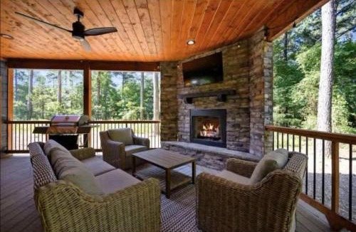Pickens House | Private Luxury Cabin - Hot Tub - Fire Pit - Game Room