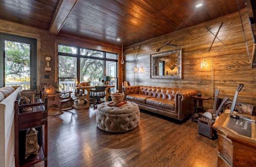 Townsend House | Private Luxury Lodge with Hot Tub for Family Reunions and Special Celebrations in Townsend, Georgia