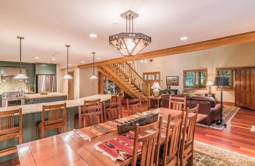 Enumclaw Cabin | Private Luxury Mountain Retreat - Elevated, Refined, Exclusive